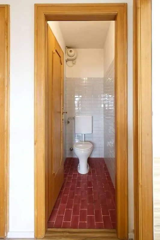 Homestay Zimmer Flower Nahe Bahnhof & Lkh Salzburg Austria